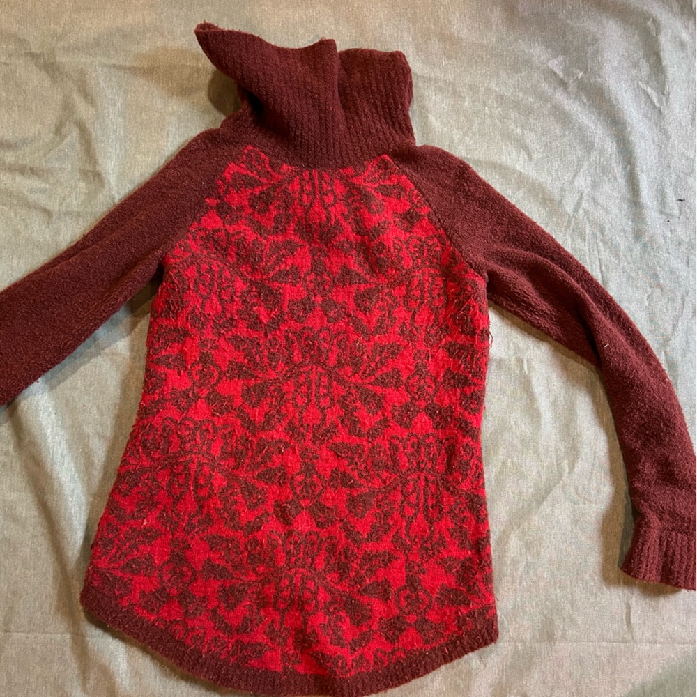 Toad & Co. Red and maroon floral print cowl neck sweater size small